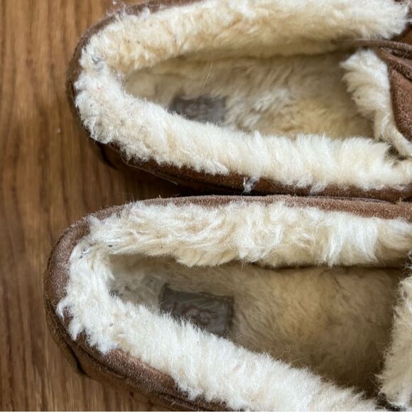 UGG Moccasin Slippers Tan Suede Sz 7 - Picture 4 of 7